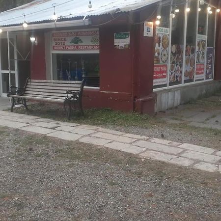 Riverside Hostel Borjomi Bagian luar foto