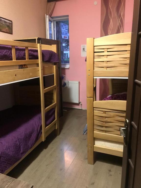 Riverside Hostel Borjomi Bagian luar foto