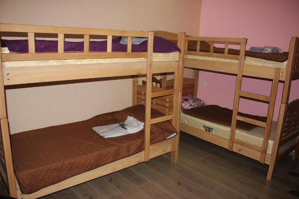 Riverside Hostel Borjomi Bagian luar foto